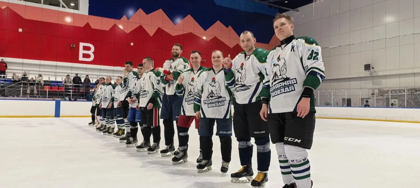 🏒ХОККЕЙ В ЧЕСТЬ ПОБЕДЫ!    В субботу 2 мая на льду Апатит-Арены Кировска прошел памятный турнир по х