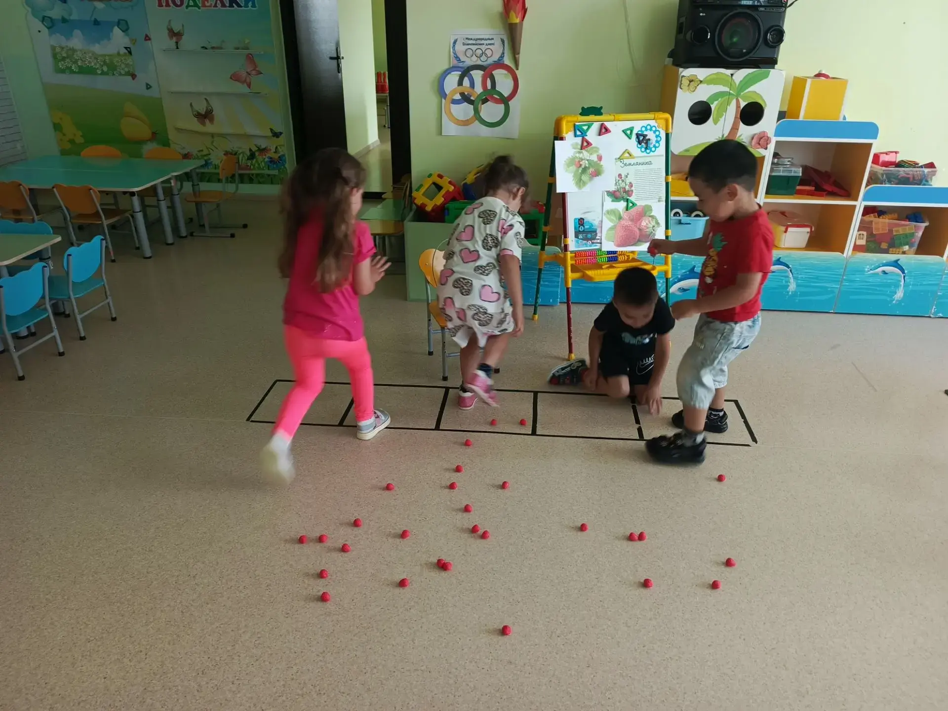 "День землянички"🍓🍓🍓

День Земляники становится для дошкольников не просто развлечением, а полноц