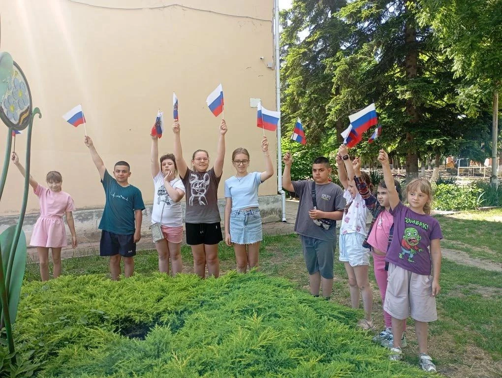 12 июня мы отмечаем государственный праздник - День России, который символизирует единство всего наш