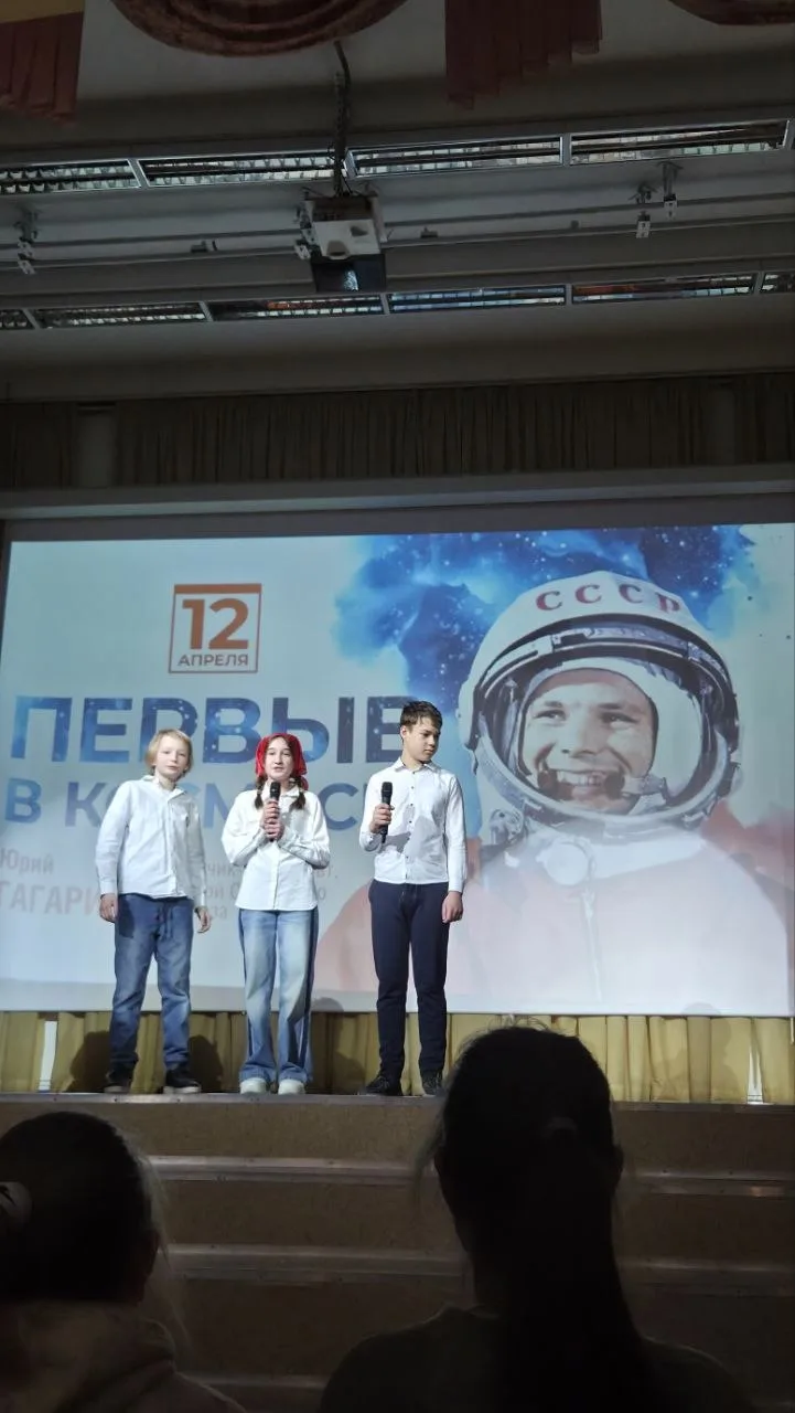🚀 День космонавтики в нашей школе!  🎙Ребята из 6 «Е» класса под руководством советника директора Ков