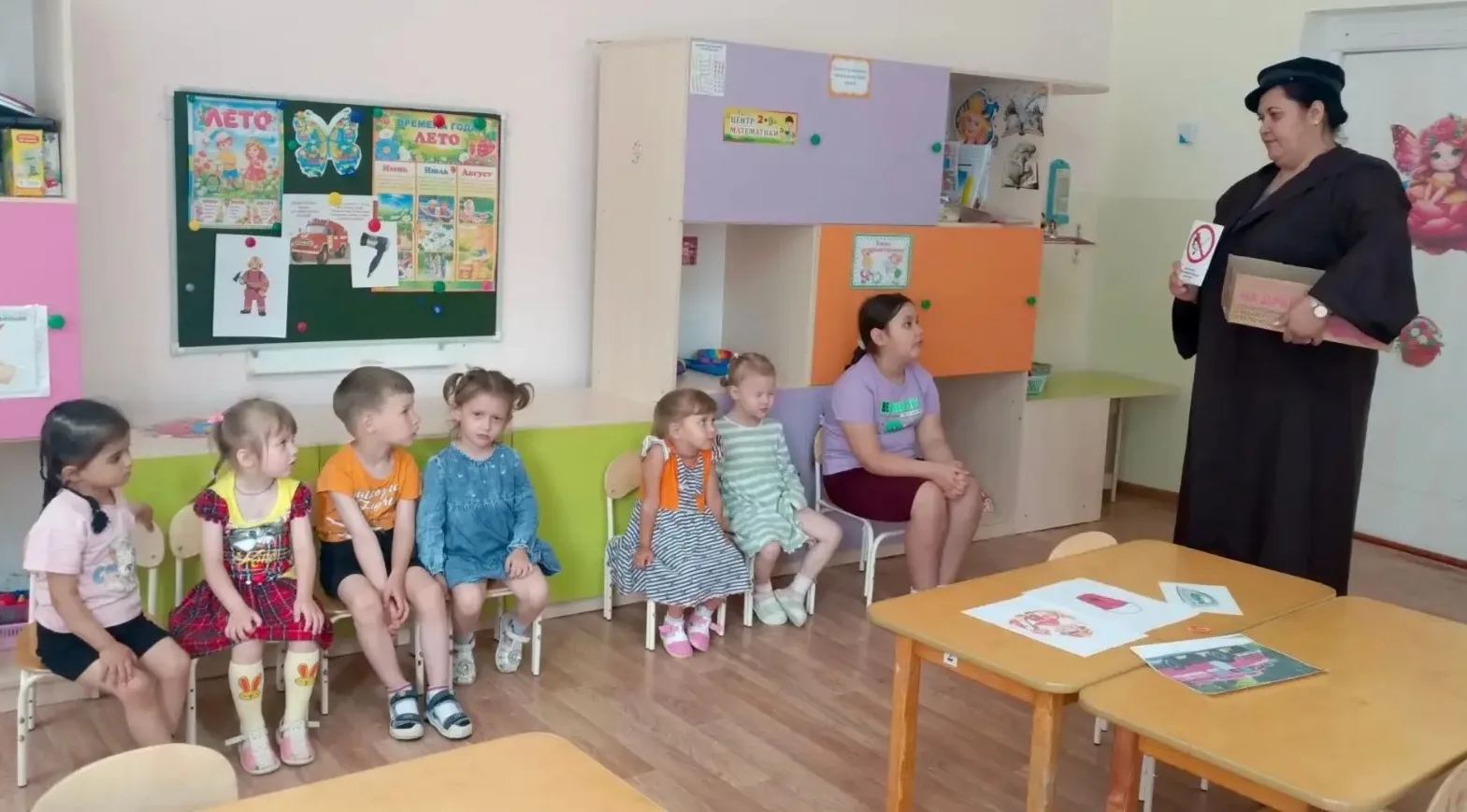Во второй младшей группе было проведено развлечение "Знай, помни, соблюдай". В гости к воспитанникам