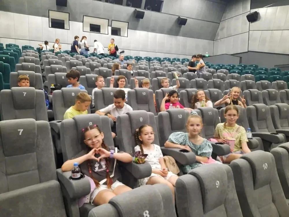 🎬 «Синемания» в эпицентре сказки: ребята отправились в путешествие с Кощеем и Колобком  

Сегодня н