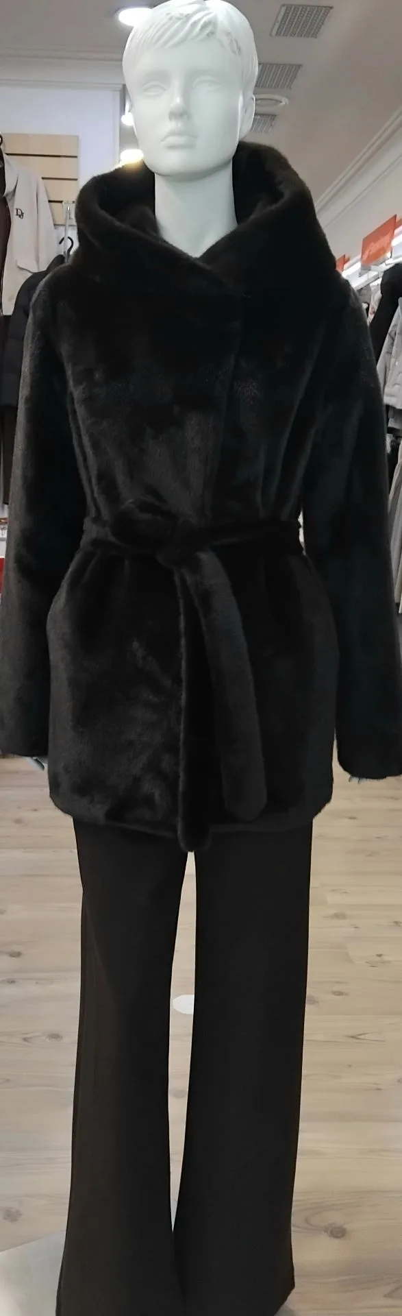 Шубка женская,  представлена в размерах 42-50 🔥 Цена-7.950 , нашим подписчикам скидка ❄❄❄