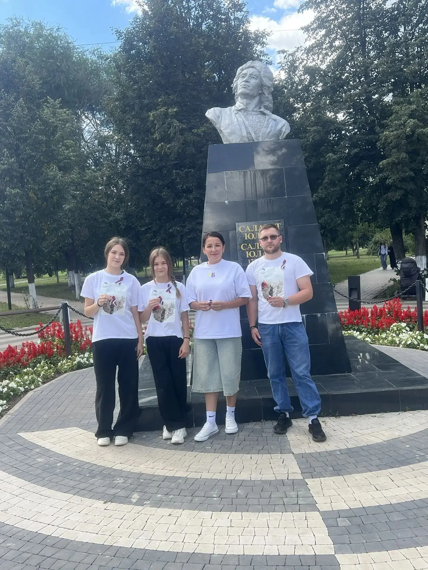 В Салавате активисты местного отделения «Волонтеров Победы» провели патриотическую акци...
