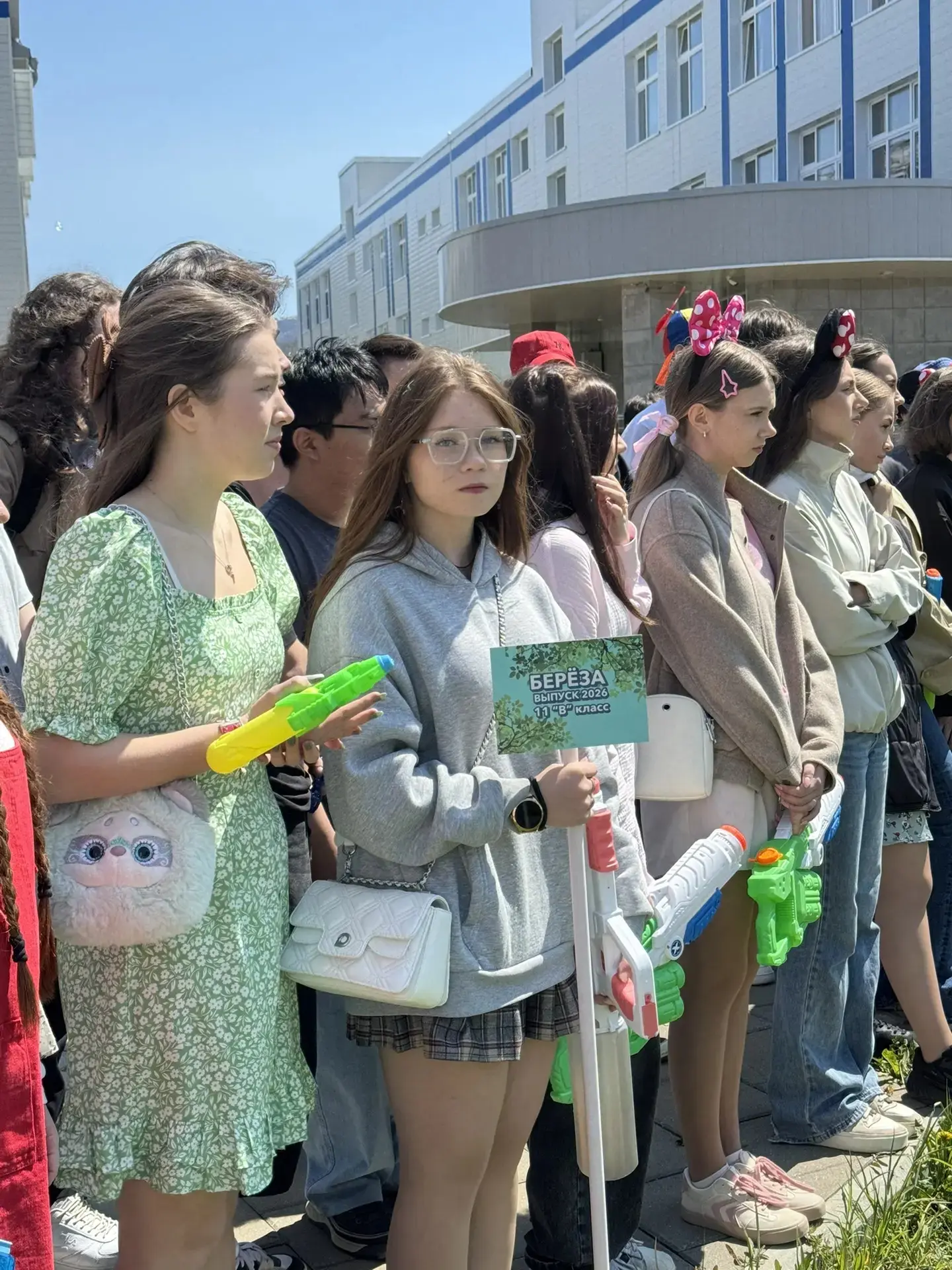 🌳 Живая традиция: аллея выпускников!   Каждый год в День детства на школьном дворе нашей гимназии пр