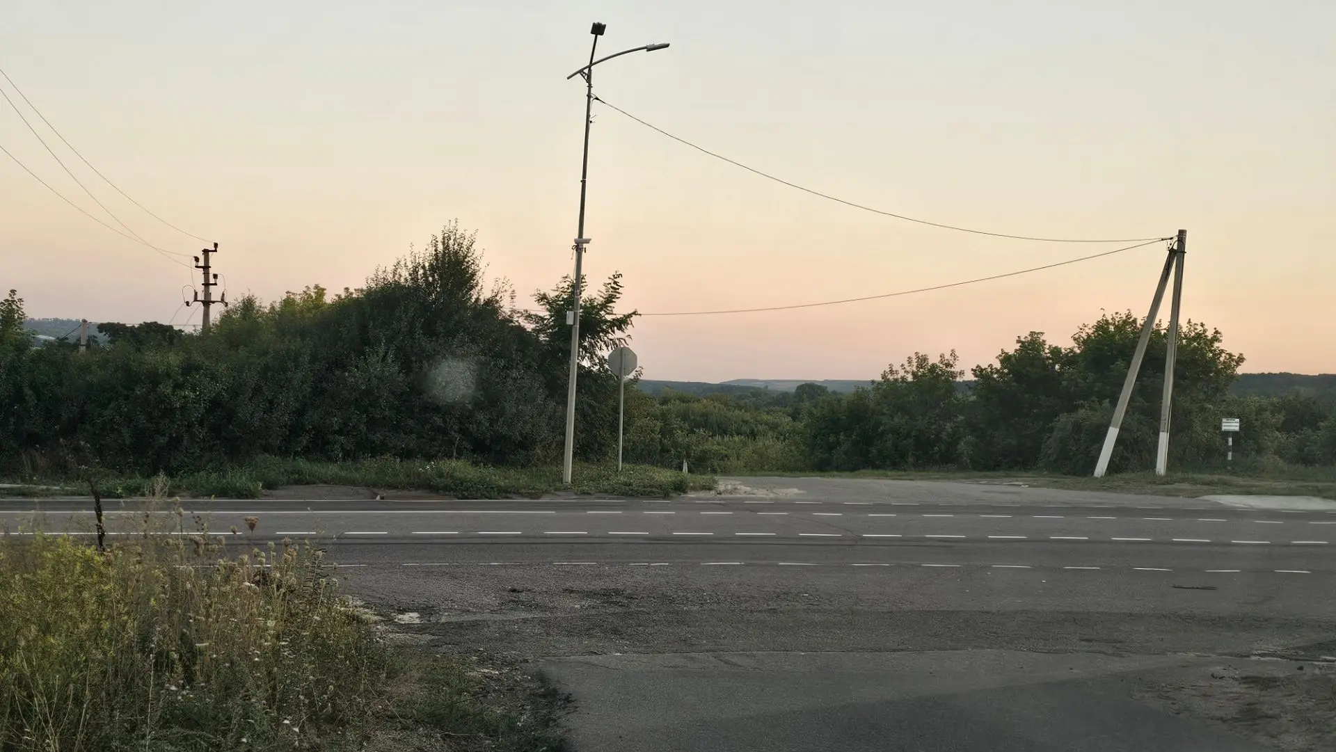 По объездной возле поворота на Князев хутор повесили камеру и «моргалку». Сделано это б...