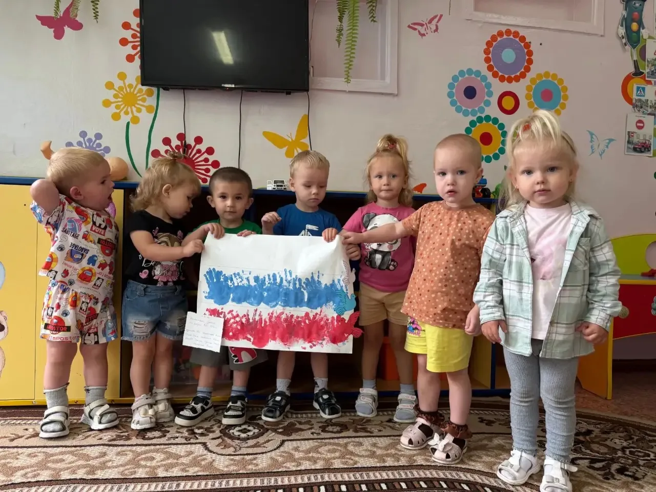 В первой младшей группе Б 1 корпуса прошло занятие посвященное Дню Государственного Фла...