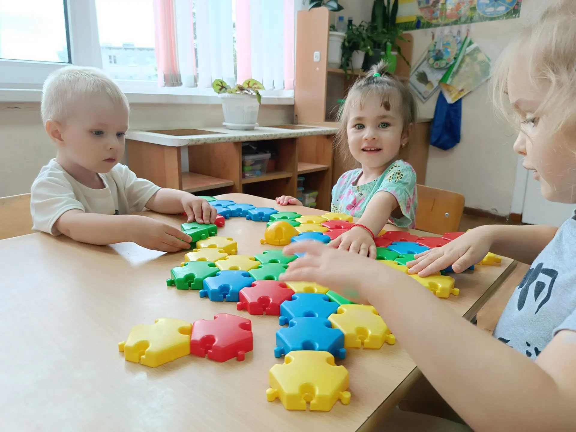 👶 Конструирование в ясельной группе: весело и познавательно! 👶
🌟 Сегодня в нашей ясельной группе 