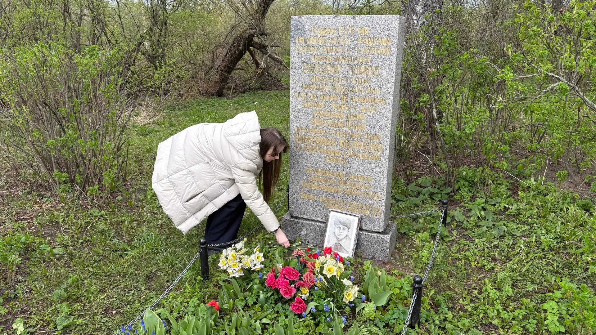 У стен ДОТа: экскурсия в историю  4 мая активисты Движения Первых вместе с советником директора по в