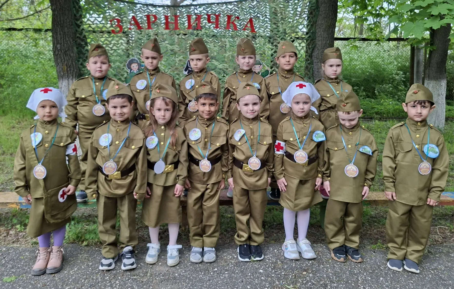 🥳 В нашем ДОУ прошла военно-патриотическая игра «Зарничка»! Наши ребята разделились на...