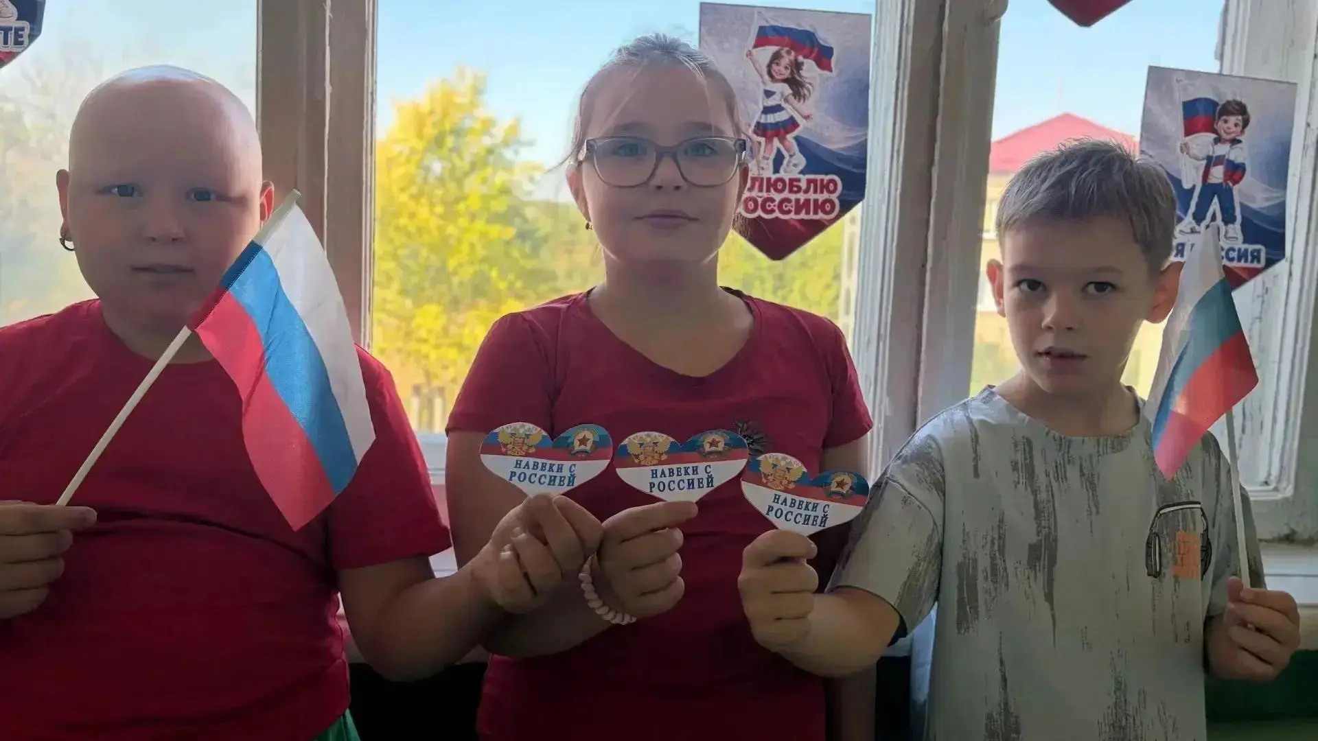 🇷🇺 В преддверии Дня Государственного флага России обучающиеся, родители и педагоги ГБ...