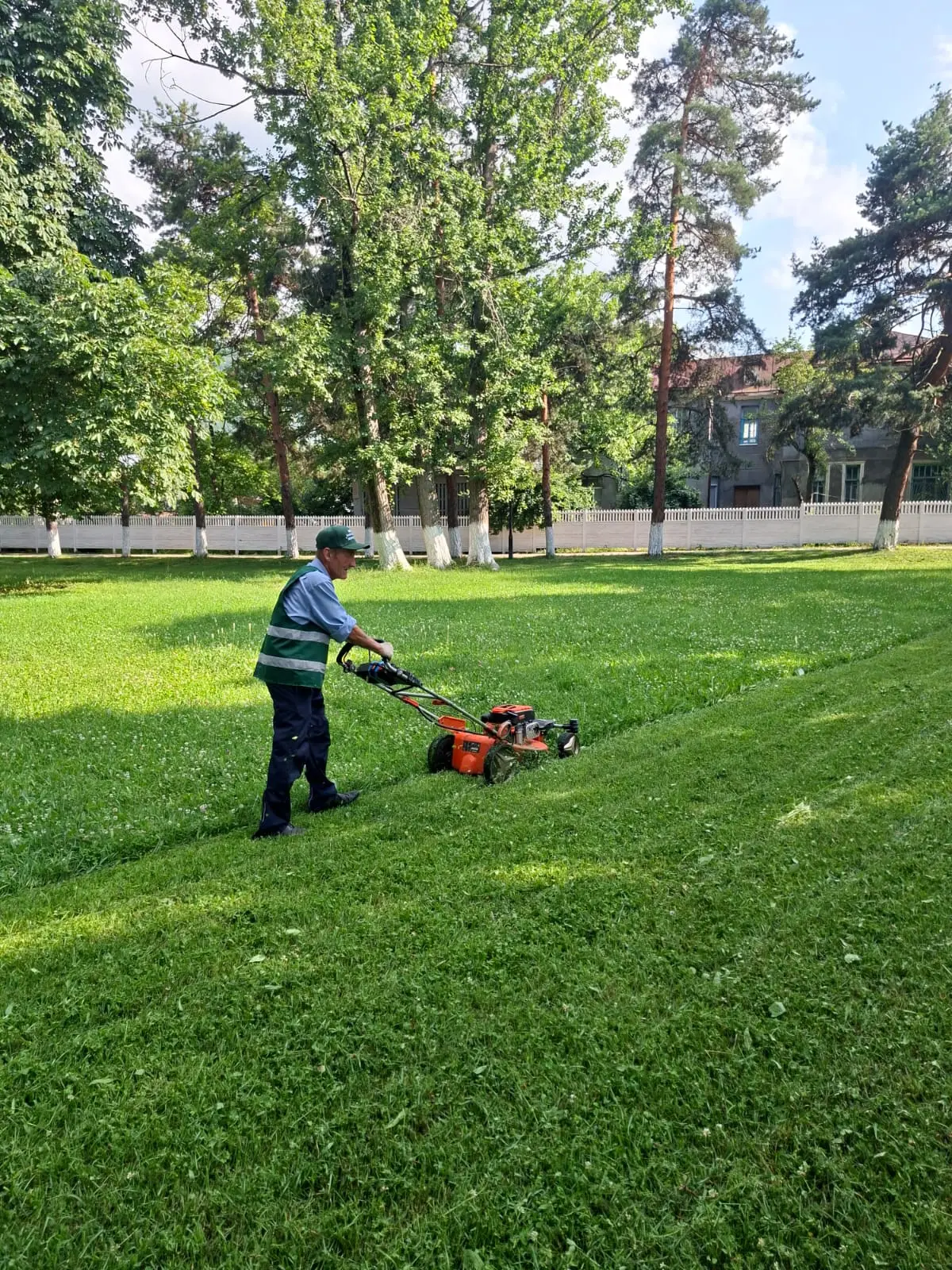 🌳 Благоустройство города продолжается!

Сотрудники МАУ "Карачаевск Зеленстрой" завершили комплексны