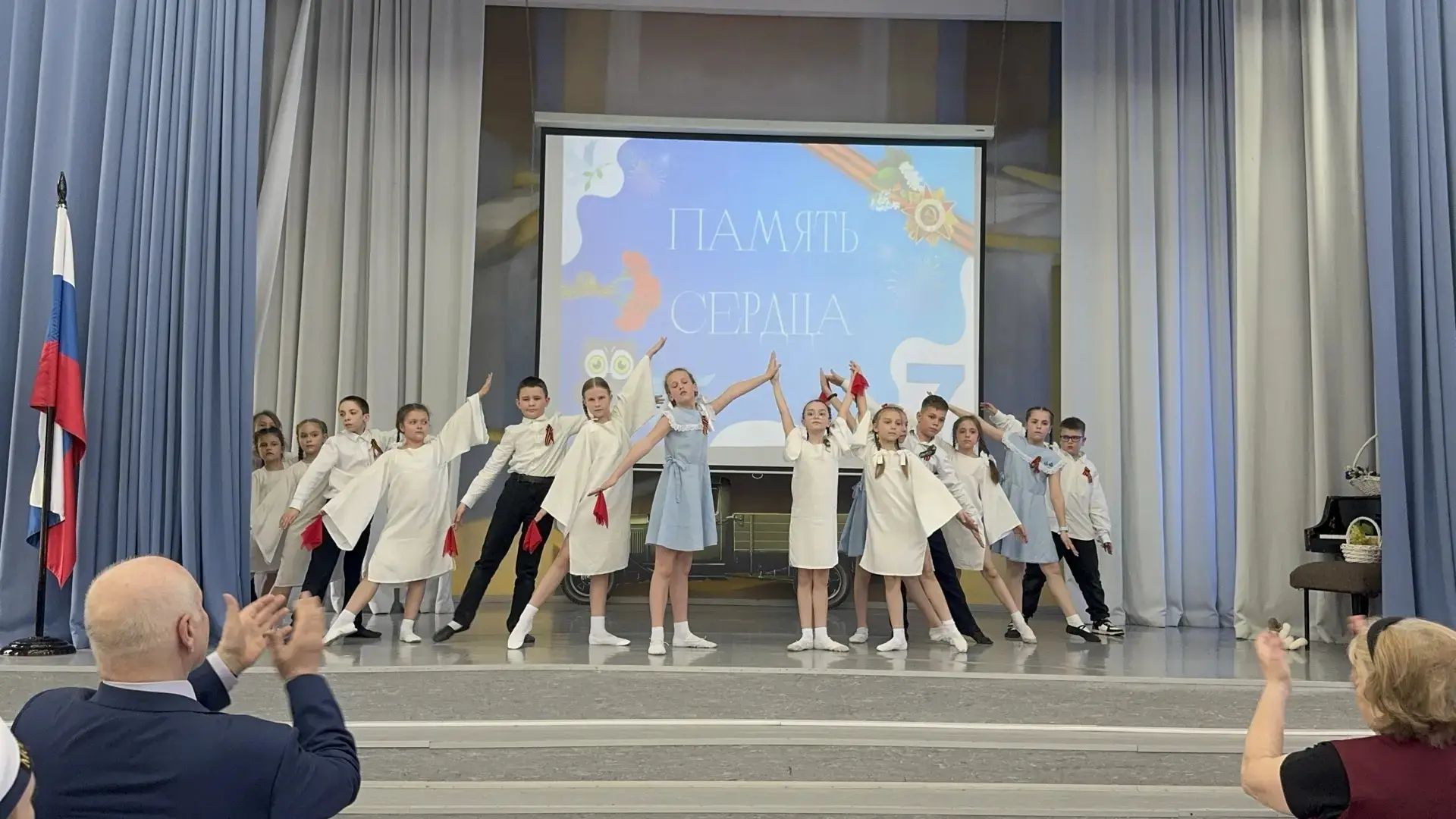 Память сердца ❤️  В школе на Кржижановского прошло праздничное представление «Память сердца» — трепе