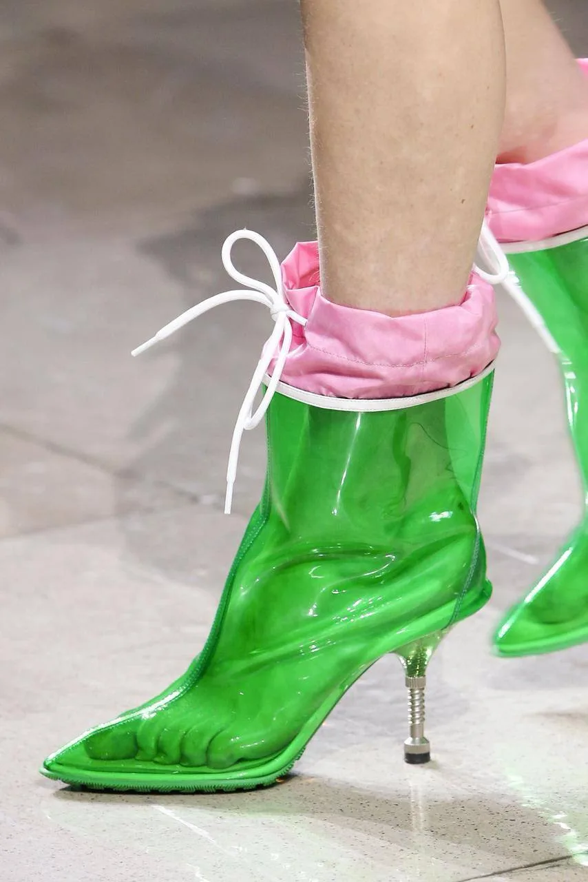 💃 Прозрачные туфли Saint Laurent снова всех разозлили (или восхитили). Но Miuccia дела...