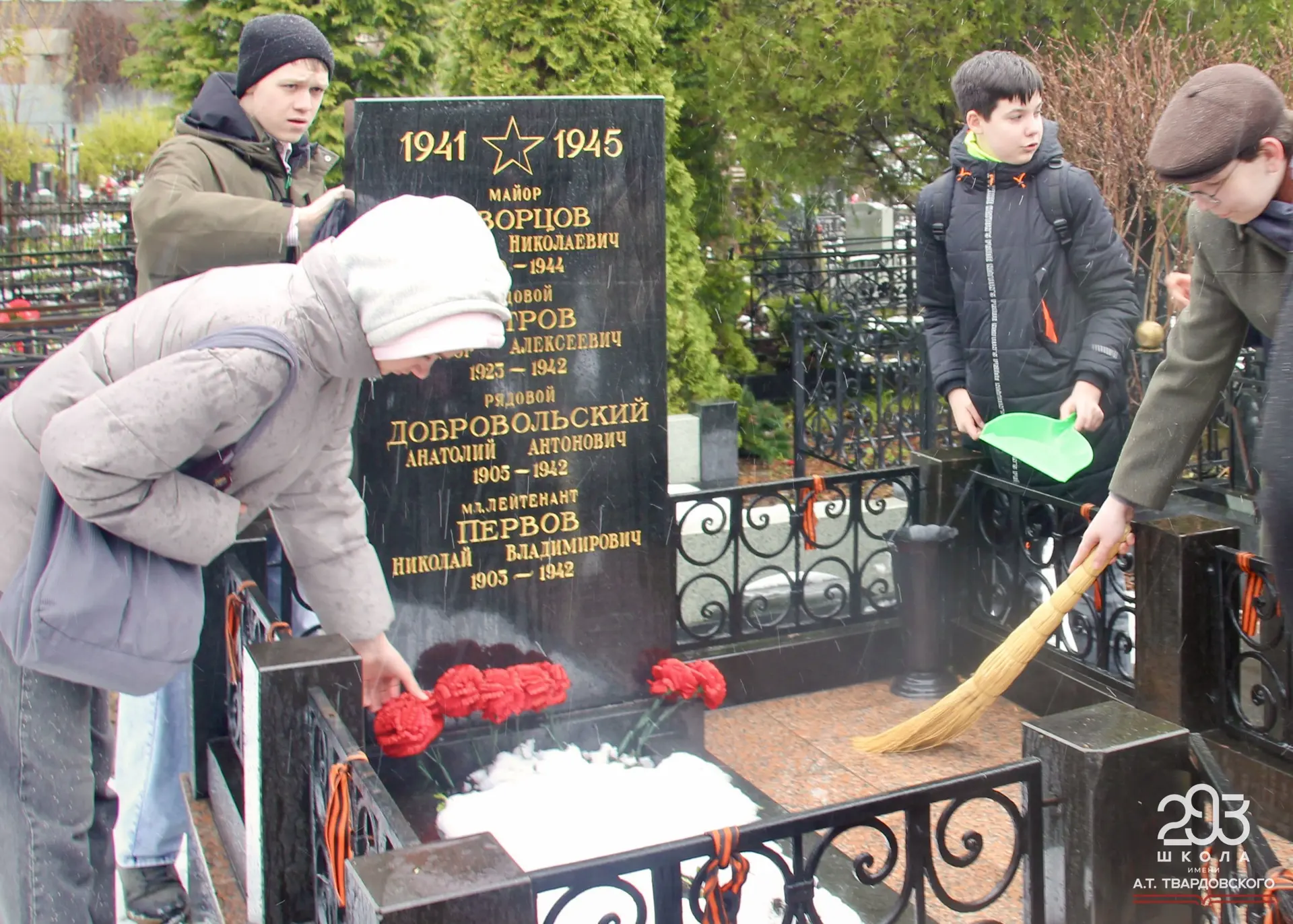 АКЦИЯ ПАТРОНАТ🕊  ⭐️ В преддверии Дня Победы группа «Поиск» провела традиционную акцию «Патронат» на 