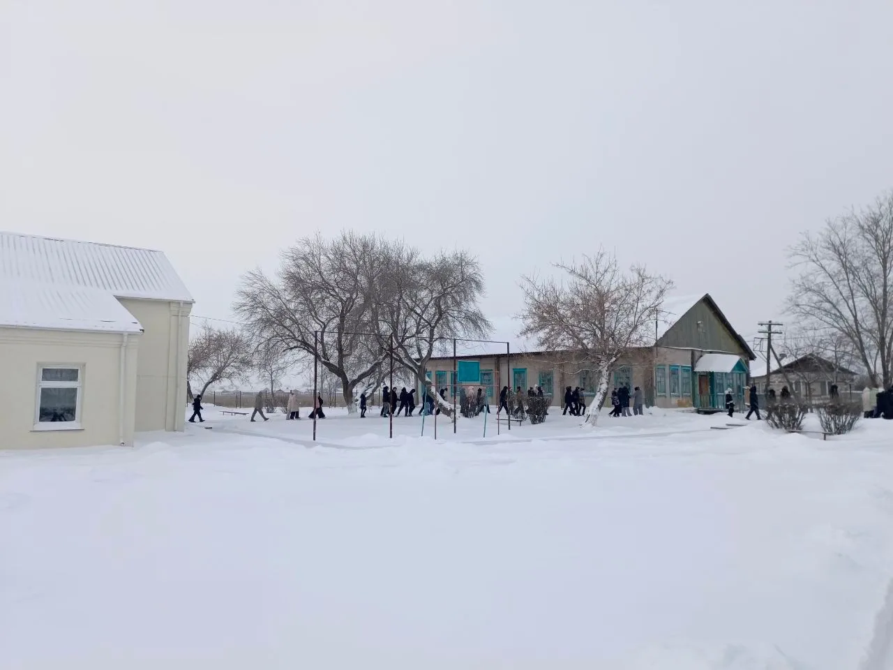 Приближаются Новогодние праздники. Время фейерверков, новогодних украшений и отдыха. Но эти атрибуты