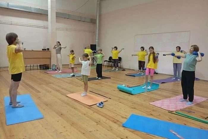 🔺В Лазарево проходят оздоровительные занятия для бабушек и внуков

✅Проект показывает: спорт - это 