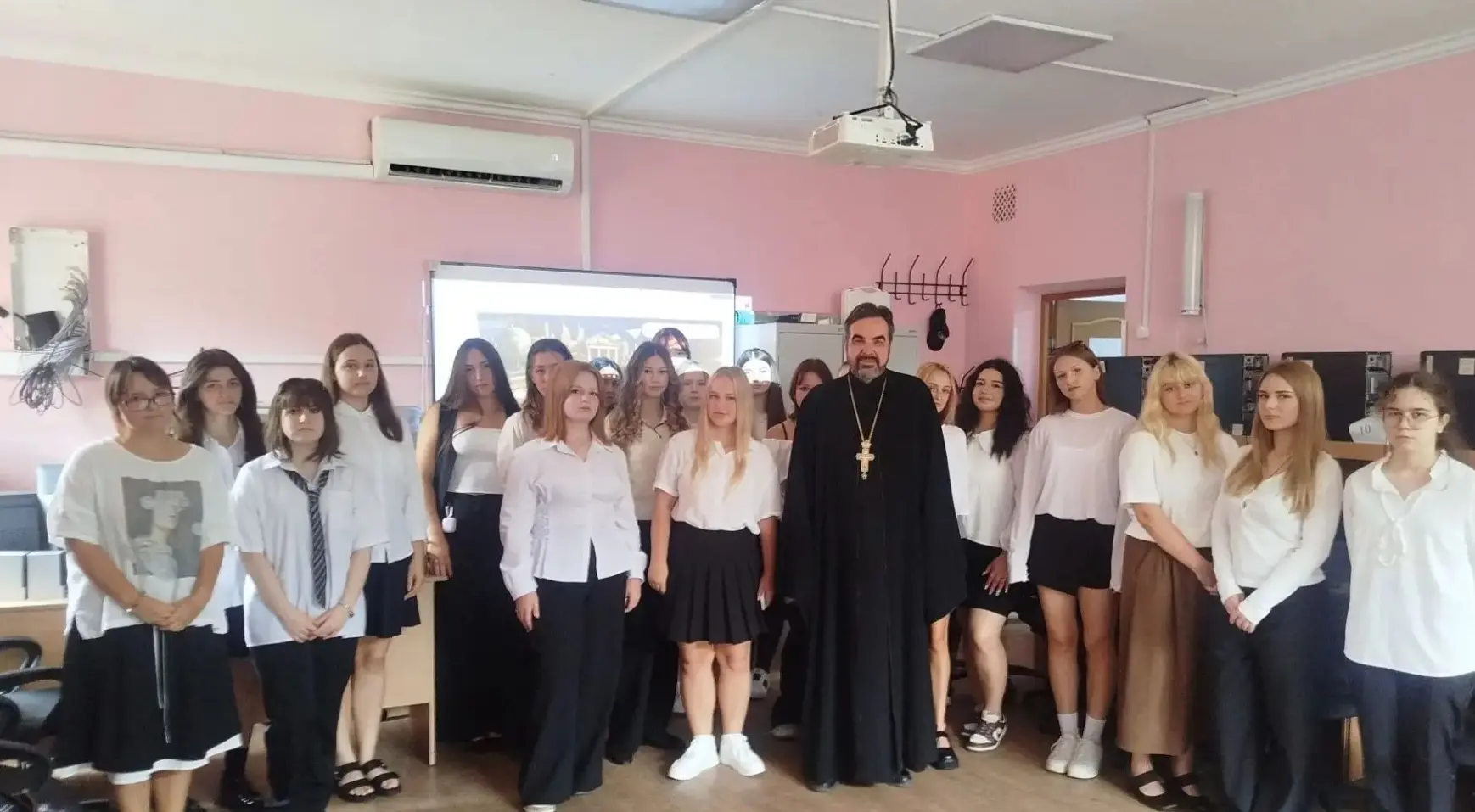 Студенты 1 курса, группы 26 НК, специальности «Начальные классы», встретились с Алексан...