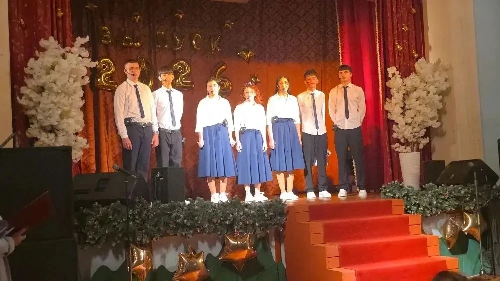 🎓 Сегодня в школе №16 «Экос» прозвенел Последний звонок для 9 «Э» класса!  Это был настоящий праздни