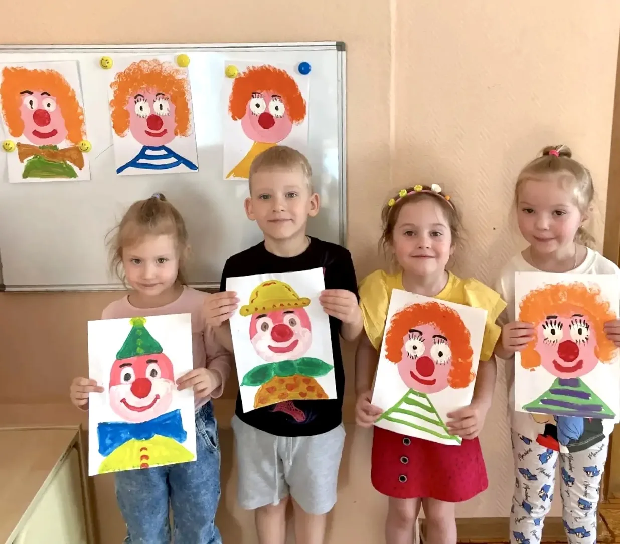 ДЕНЬ СМЕХА 😁 1 апреля - праздник смеха и улыбок. В этот день все веселятся и устраивают розыгрыши.  