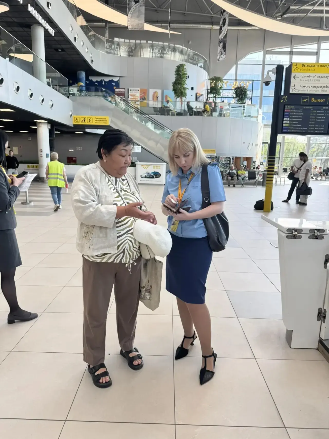 Хабаровская транспортная прокуратура держит на контроле соблюдение прав пассажиров задержанного авиа