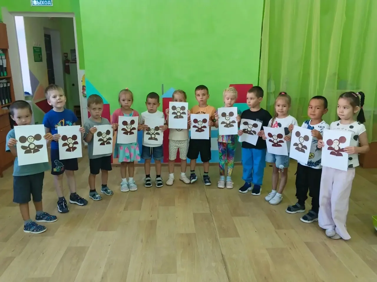 🎉 Сегодня, 20 августа, мы отмечаем День рождения Чебурашки! 🎂🧸 Ребята 4 группы сдела...