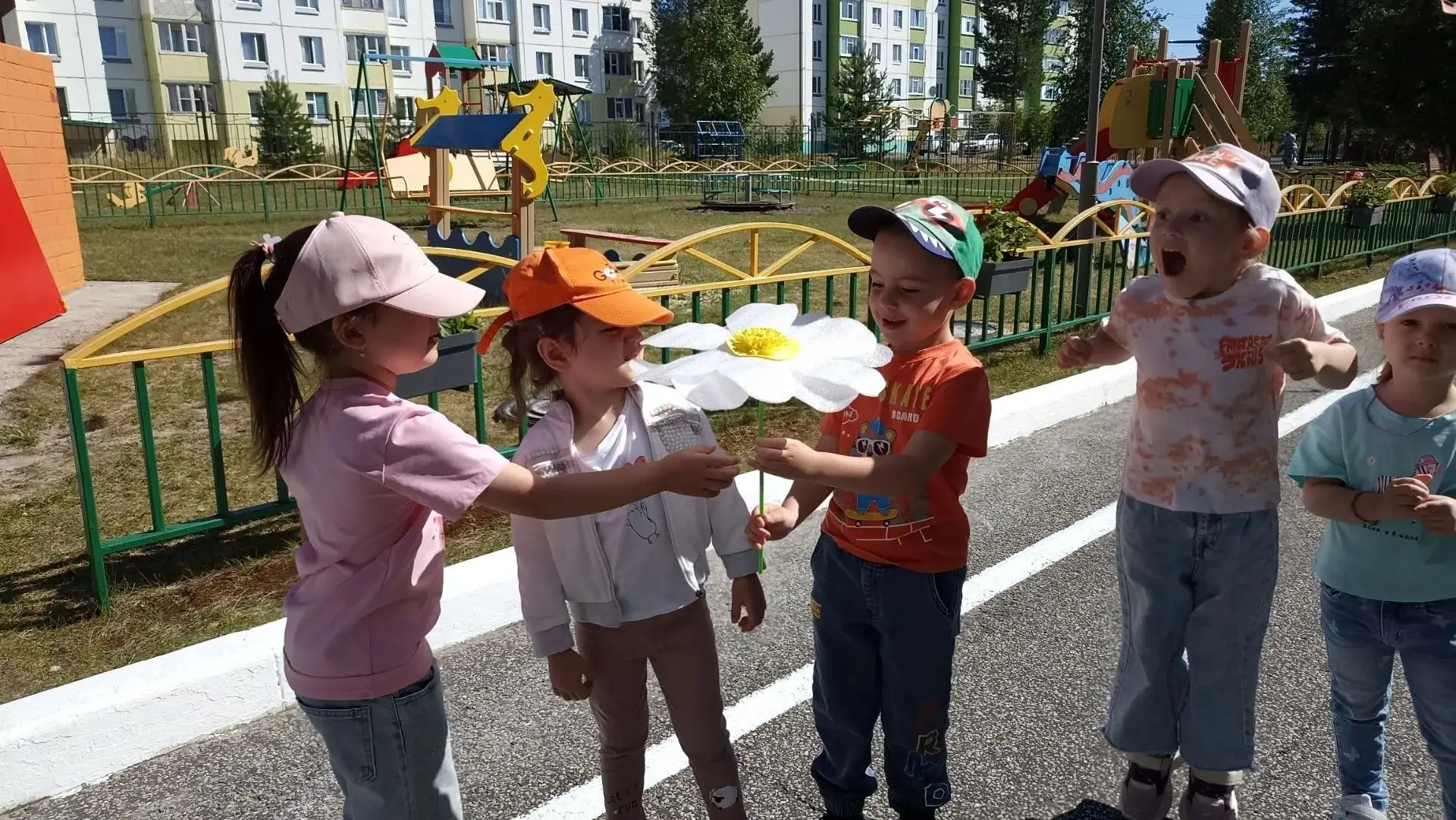 🌼👩‍❤️‍👨Семья — это маленькая вселенная! 

 👫Сегодня для ребят был организован замечательный праз