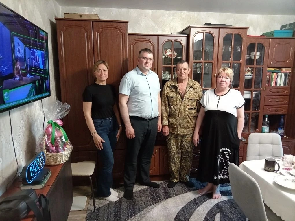 ⭐ Генеральный директор АО «Красногорская теплосеть» Аркадий Филиппов навестил семью пог...
