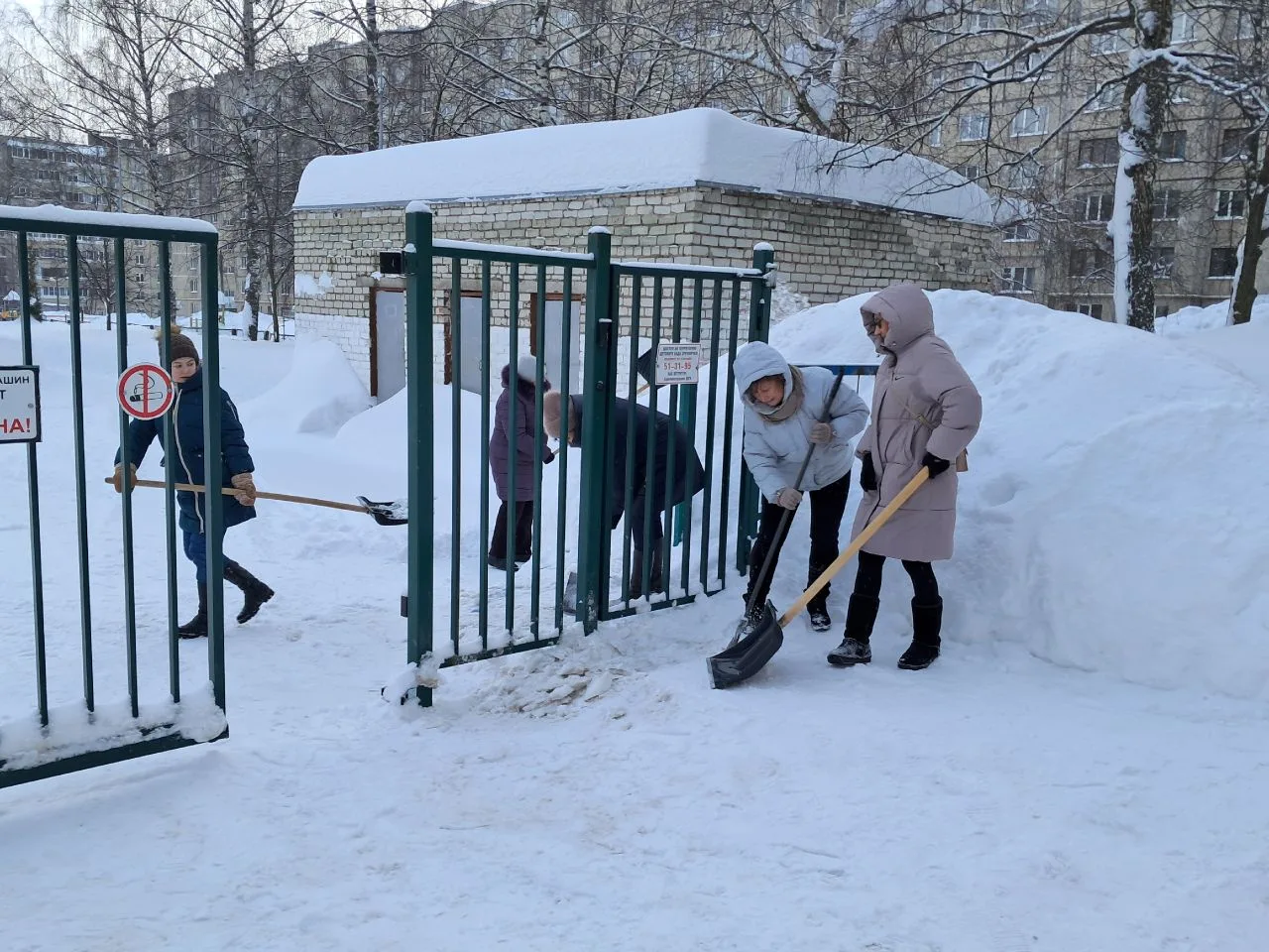 В Чебоксарах состоялся масштабный субботник в рамках акции "Помоги дворнику"!   В этом году зима щед