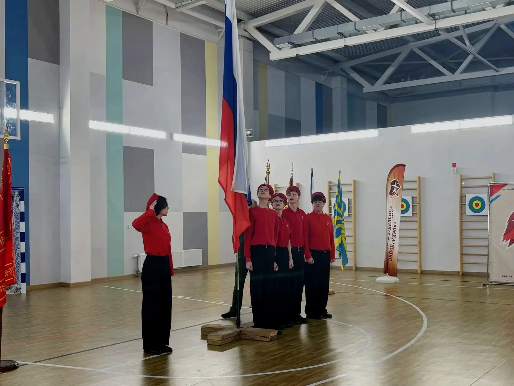 #юнармейскиеновости  🇷🇺Юнармейские отряды 3 и 8 музыкальных классов приняли участие в традиционном с