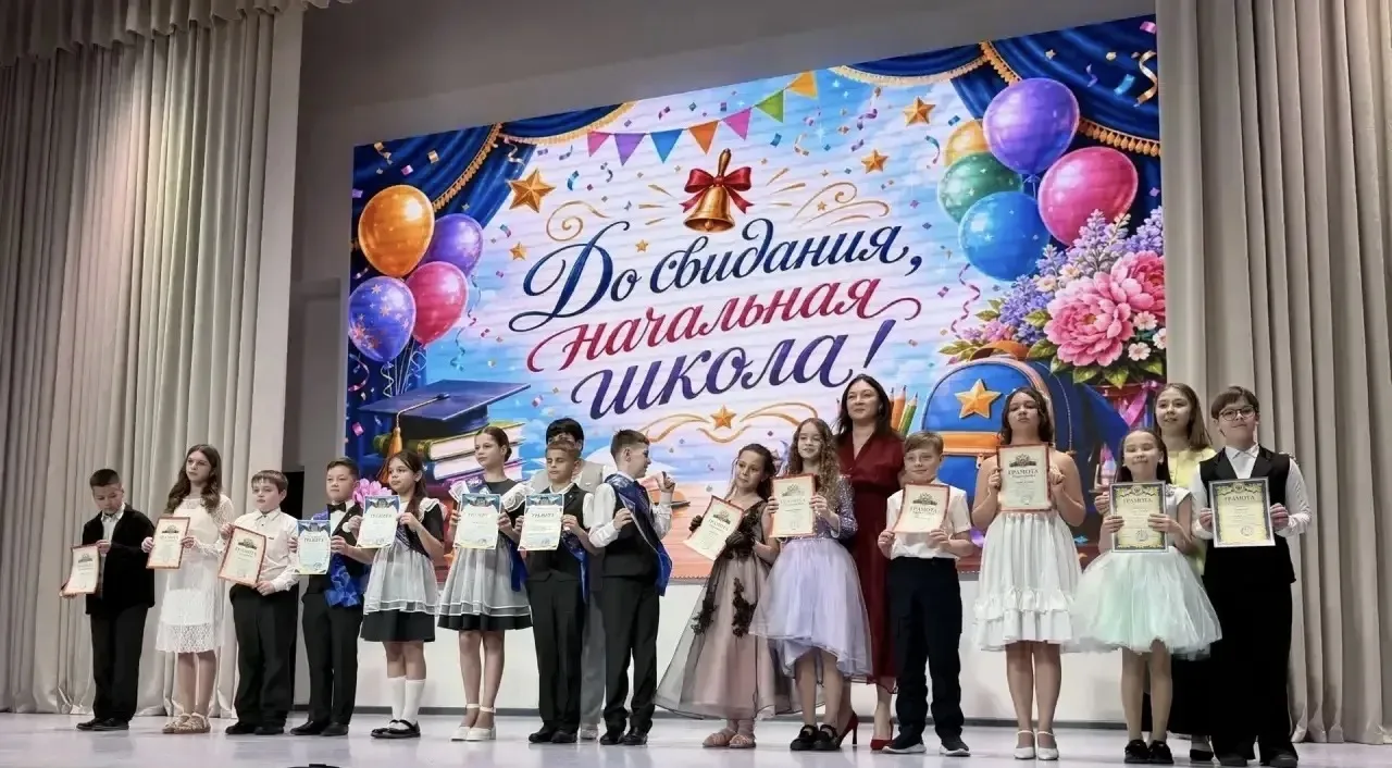✨ Прощай, начальная школа!✨  🏫 22 мая навсегда останется в сердцах учеников 4Д, 4Е и 4Ж классов — им