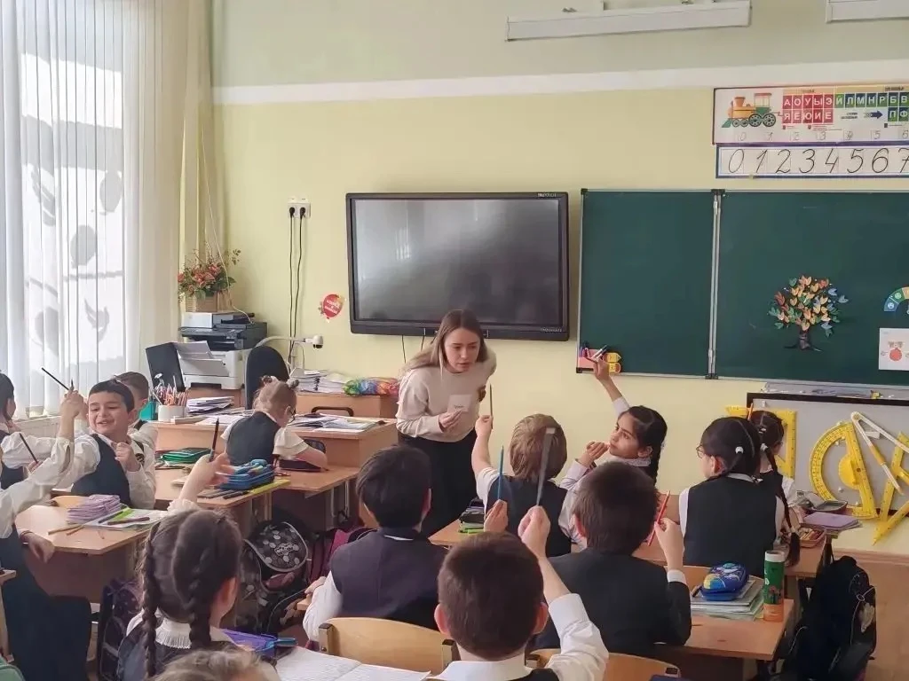 📣 Игровое занятие «Волшебный мир эмоций» прошло во 2 «Б» классе.  Педагог-психолог А.С. Сизоненко пр
