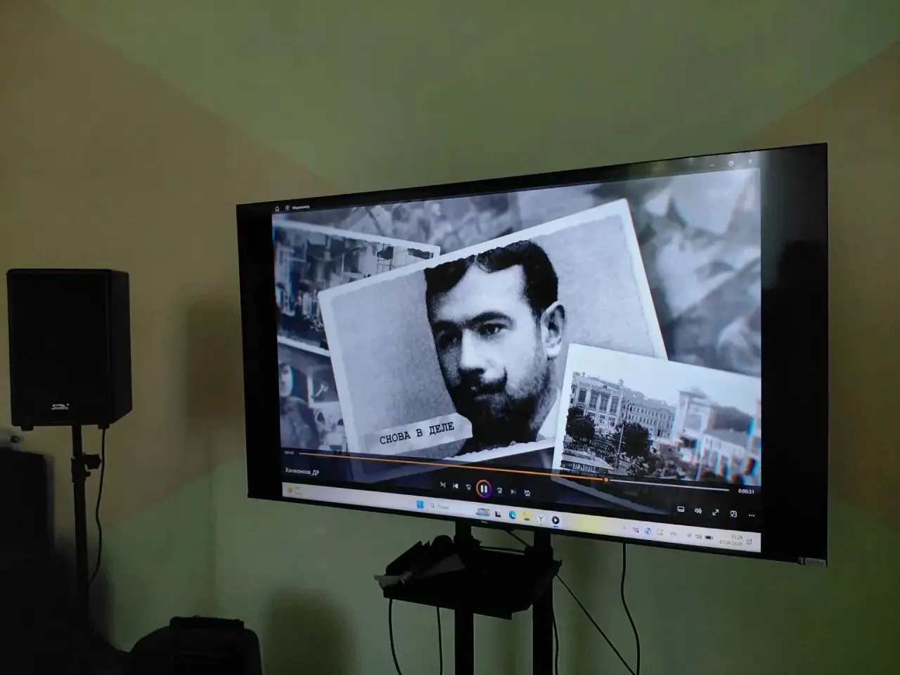 В МБУ "Павлопольский СДК" состоялся показ документального фильма, посвященного легенде ...