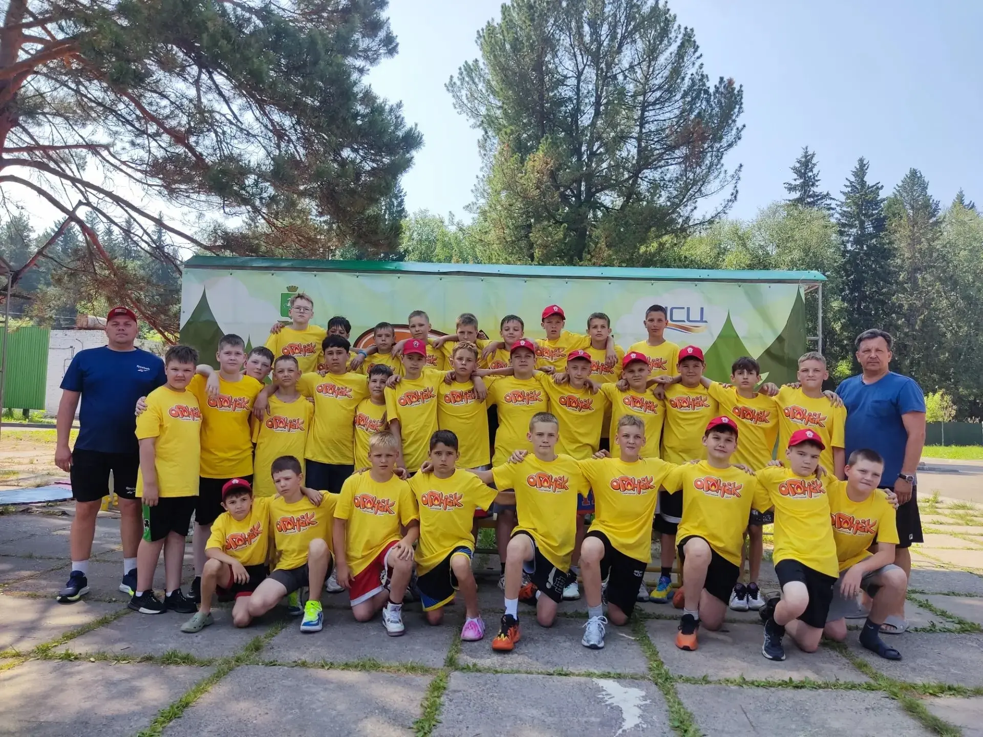 Наше баскетбольное лето.☀️
🏀В ДООЛ «Огонек» продолжается спортивная смена. Погода стоит отличная, н