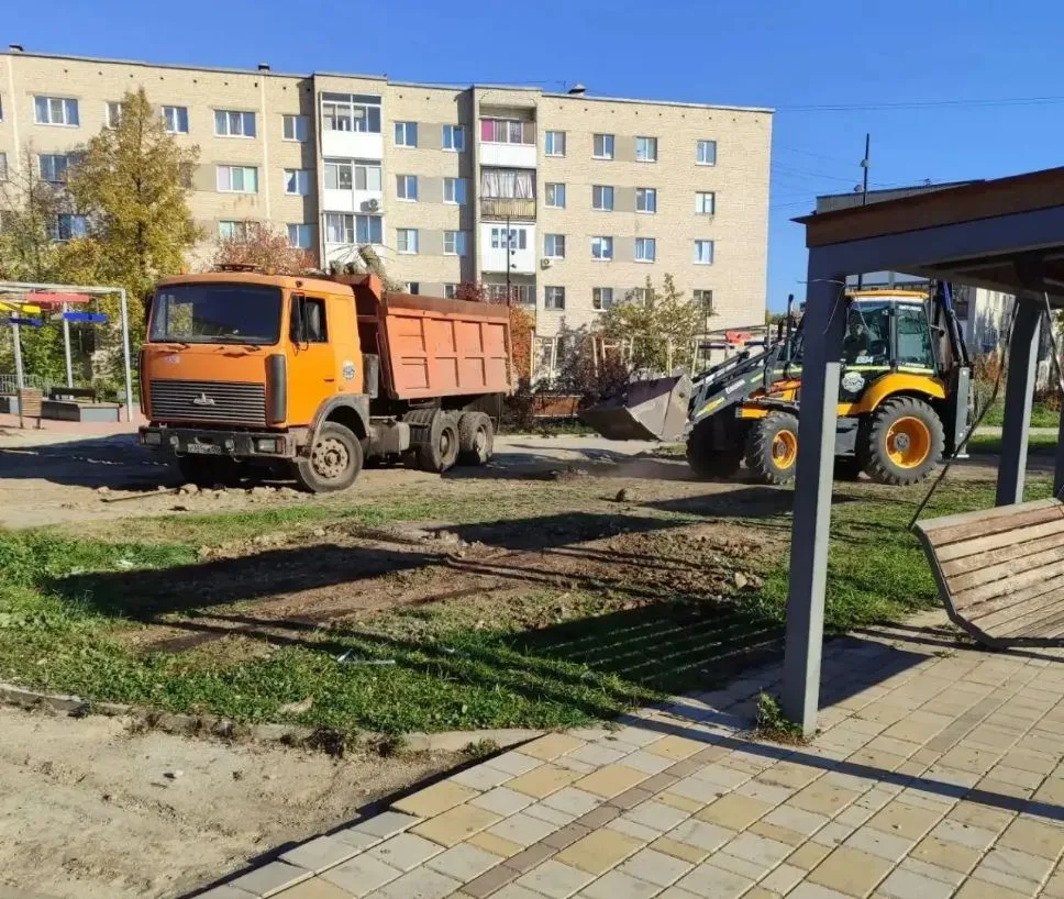 Подрядчик, выполнявший капитальный ремонт коллектора на аллее по Тевосяна, вывез с площ...