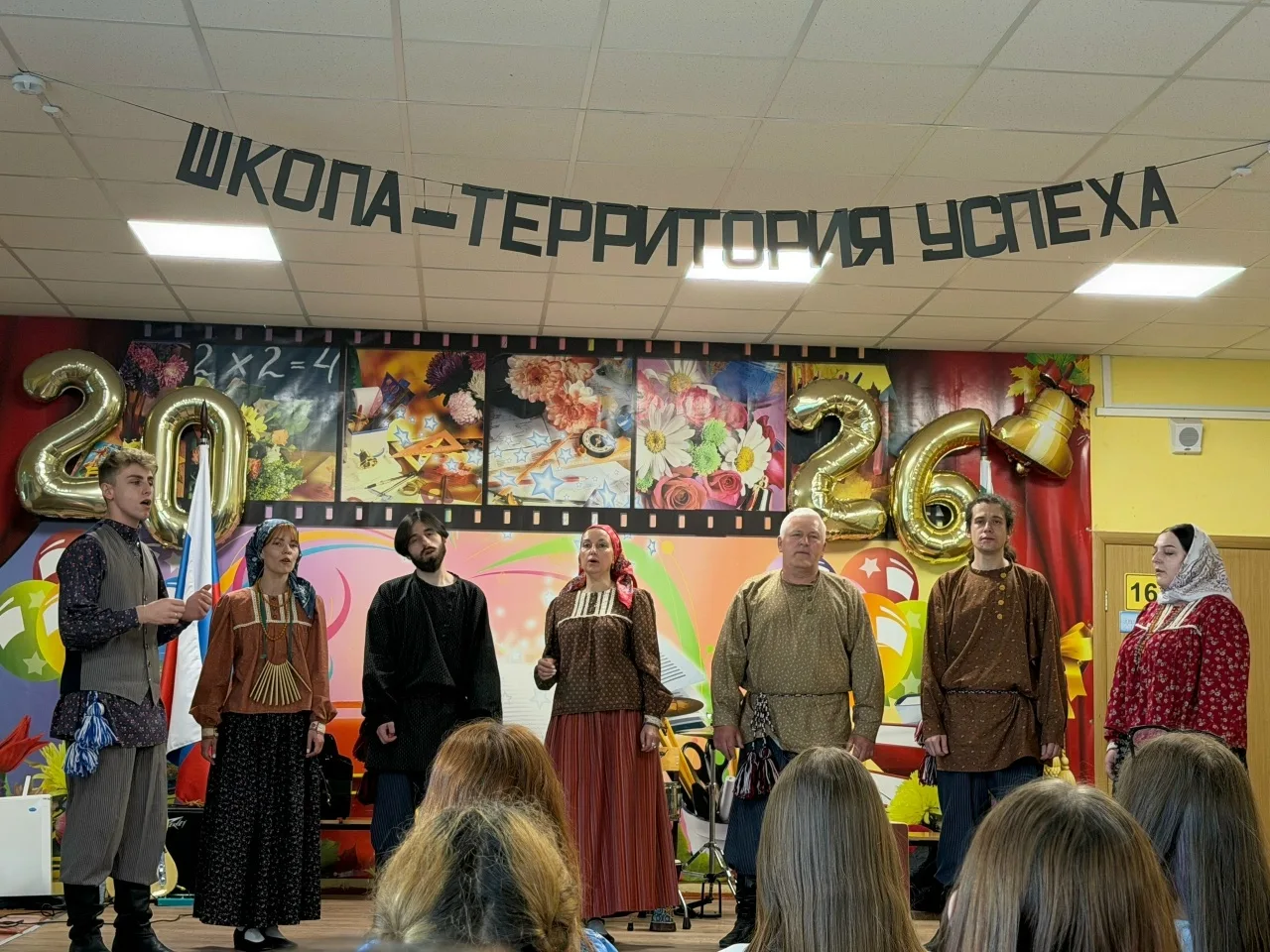 В МБОУ СОШ №17 в рамках программы «Пушкинская карта»  состоялся концерт Ансамбля народной песни «Кар