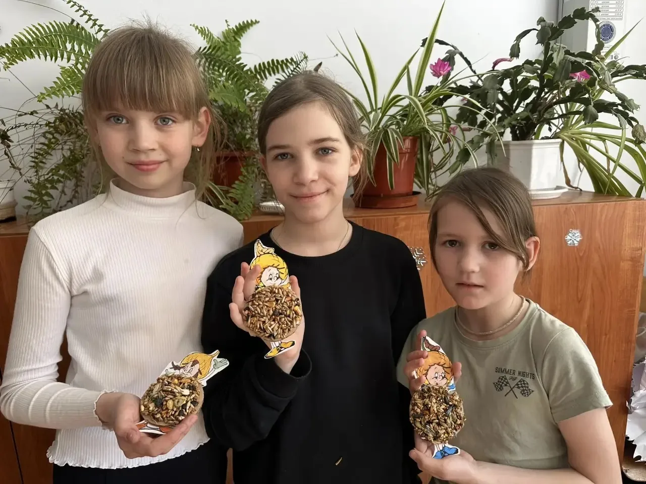 ПРОДОЛЖАЕМ ПЕРЕДАВАТЬ ПРИВЕТЫ ОТ ЭКОЛЯТ!  Ученики 3 «Г» класса, совместно со своим классным руководи
