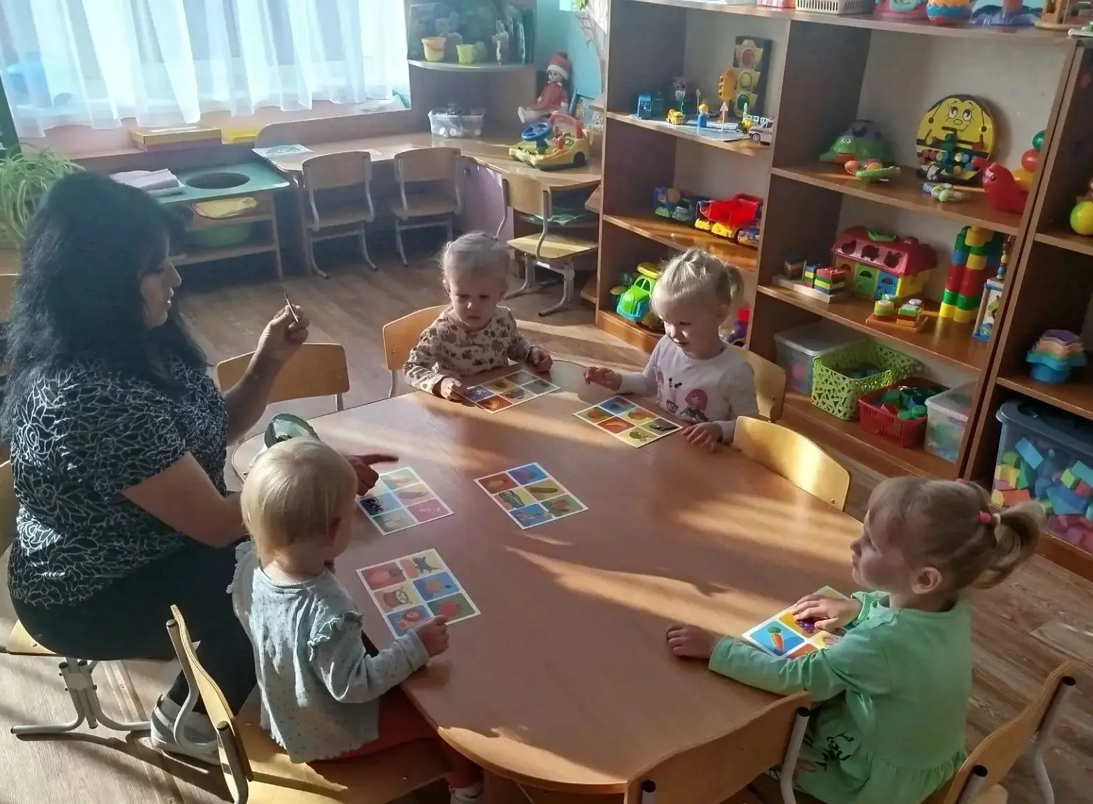 🌞Сегодня с  малышами группы "Солнышко" мы  играли  в тактильное лото! Наши умняшки с о...