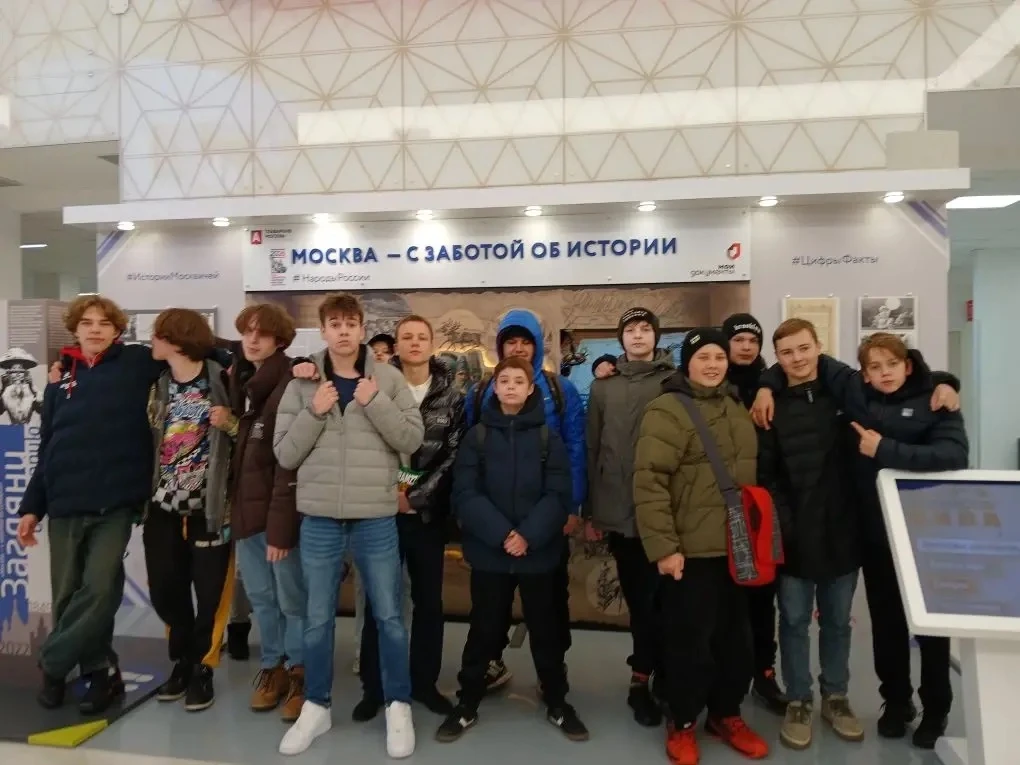 🏛 УЧЕБНЫЙ ДЕНЬ В МУЗЕЕ «ДВОРЕЦ ГОСУСЛУГ»  Ученики 8 «Г» работали с заданиями и изучали историю делоп