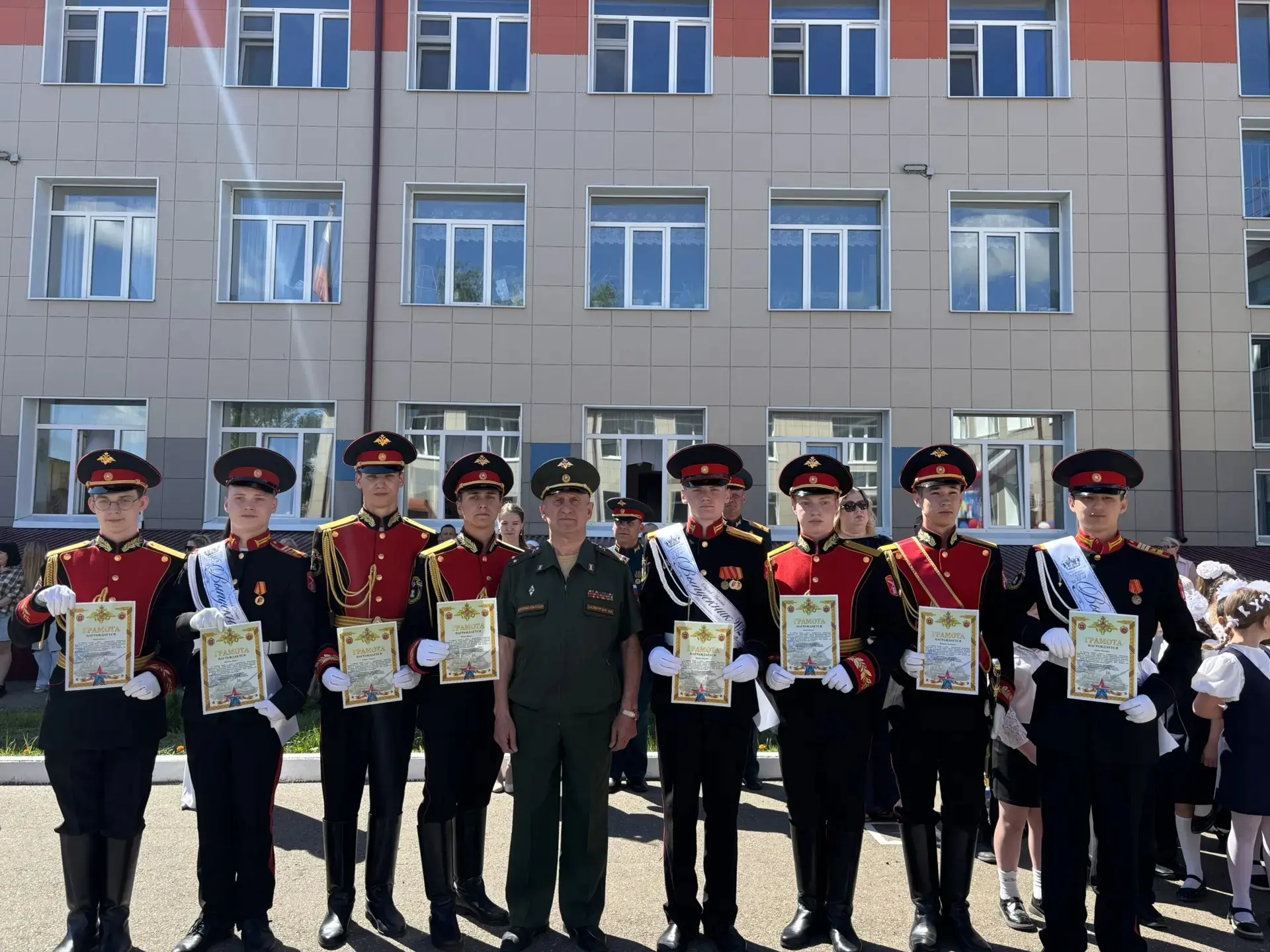 Сегодня в Васильевской кадетской школе прозвенел последний звонок. Этот день стал по-на...
