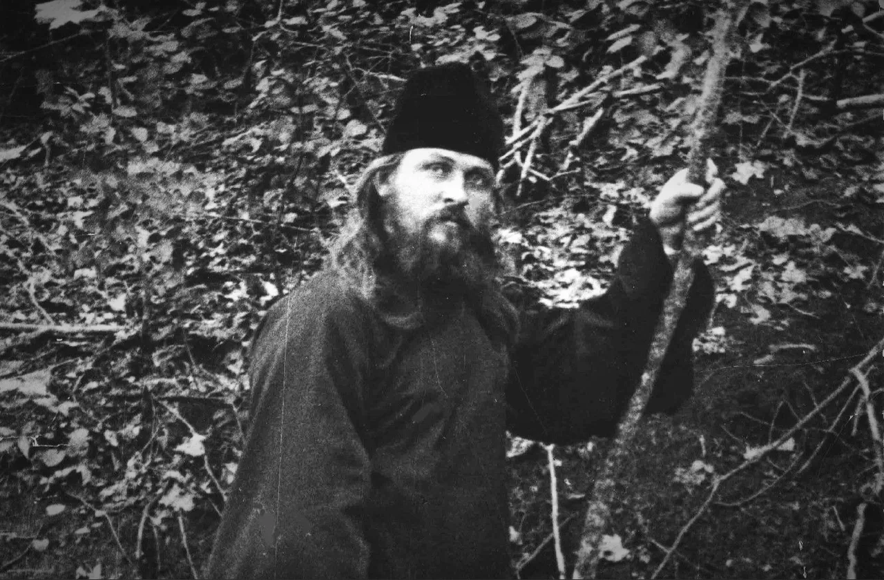 Я был в Лондоне. Нас пригласили в один дом русские люди. Увидев большую икону чудотворц...