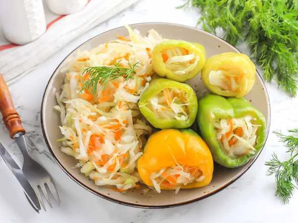 КВАШЕНЫЙ БОЛГАРСКИЙ ПЕРЕЦ С КАПУСТОЙ И МОРКОВЬЮ