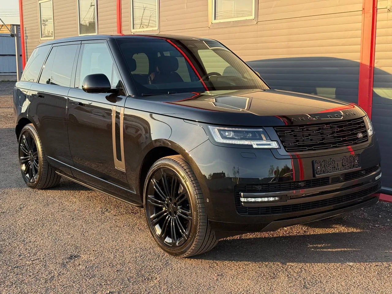 Land Rover Range Rover АТ 4WD Autobiography 3.0 2026 (черный на красном)