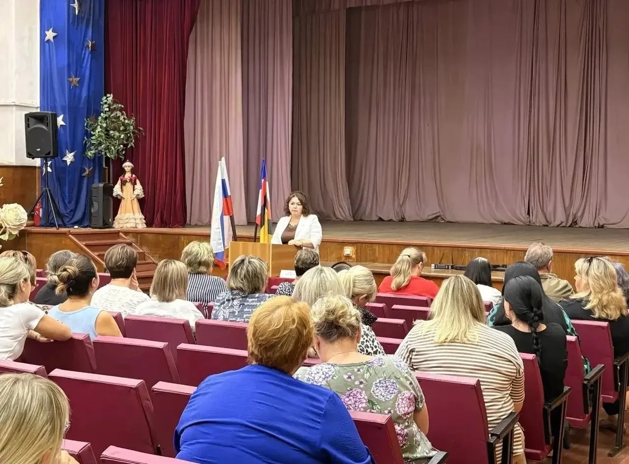 Глава Новопушкинского муниципального образования Альфия Доди  провела встречу с жителям...