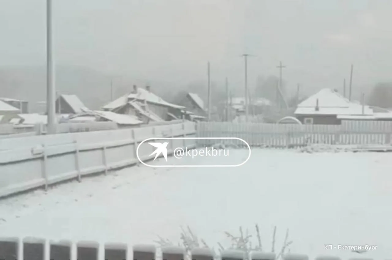 ❄️ Замело снегом Свердловскую область