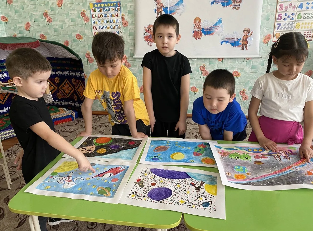 Тема: Удивительный космос (ФКЦМ), подготовительная группа «Радуга».