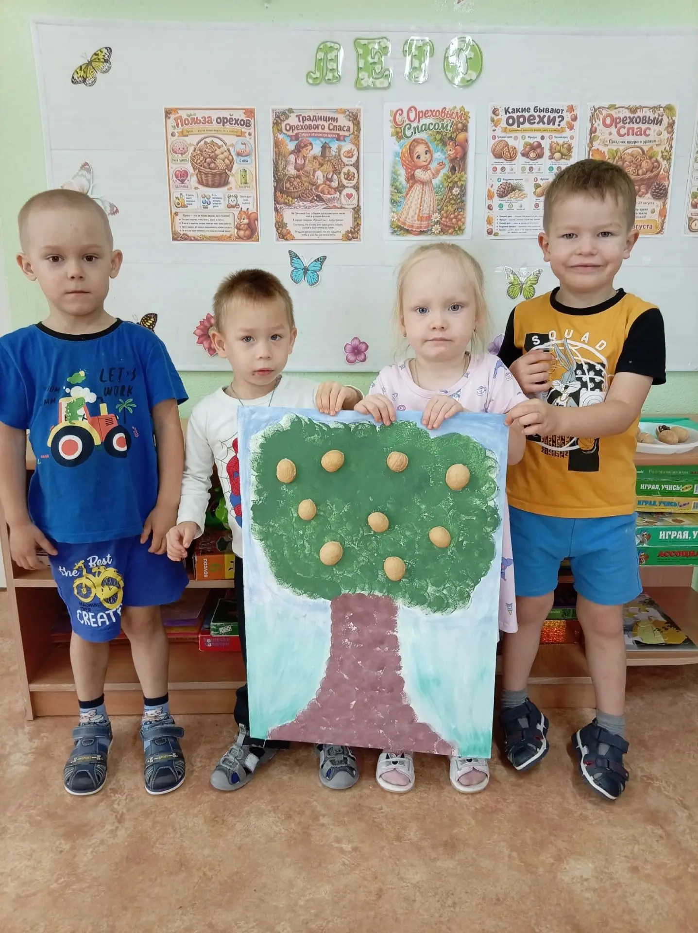 Младшие группы знакомятся с народными традициями и отмечают "Ореховый Спас"