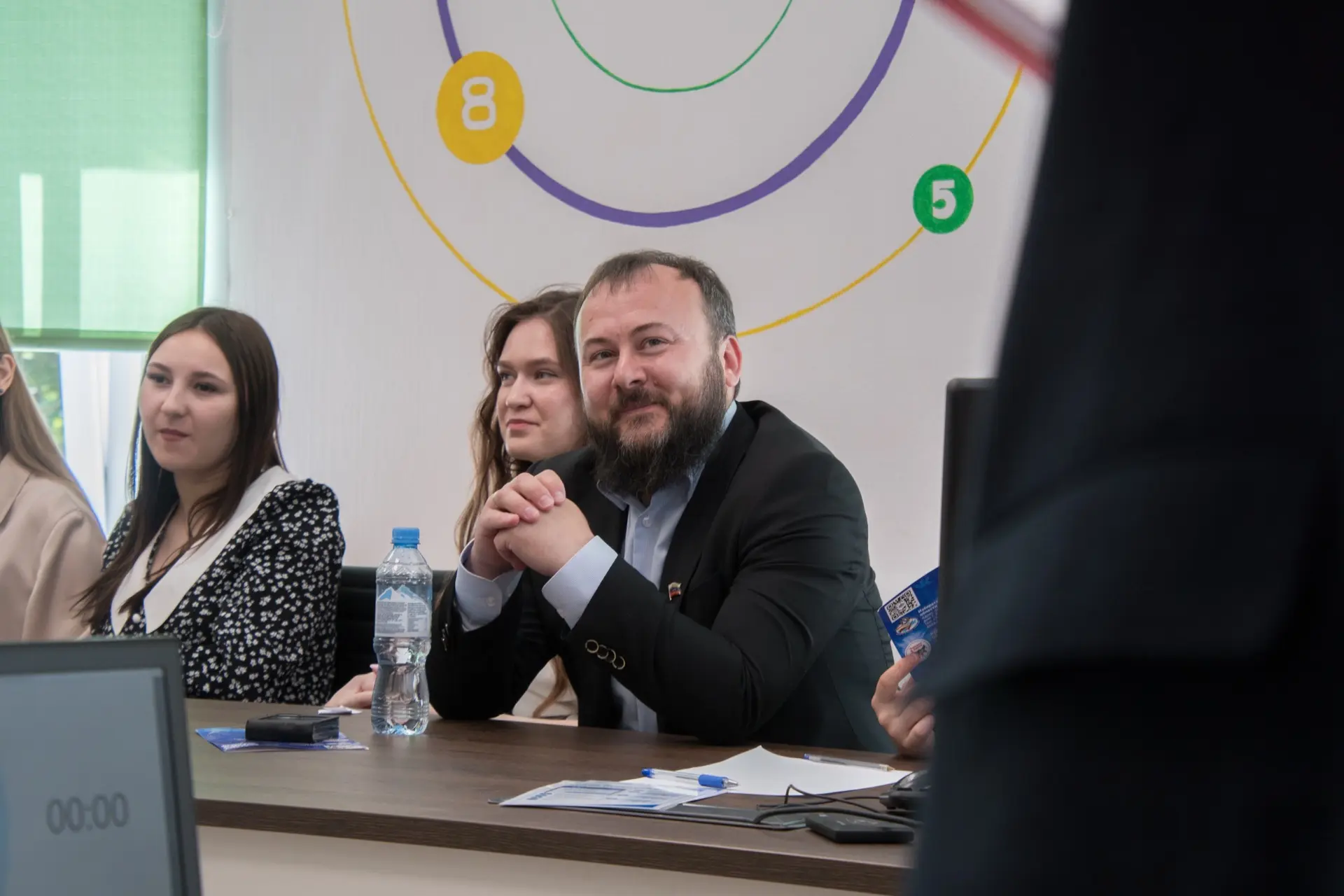 🧑‍💻 Площадка «Молодые в деле: создай рейтинг команды»  На площадке в Доброцентре две команды под рук
