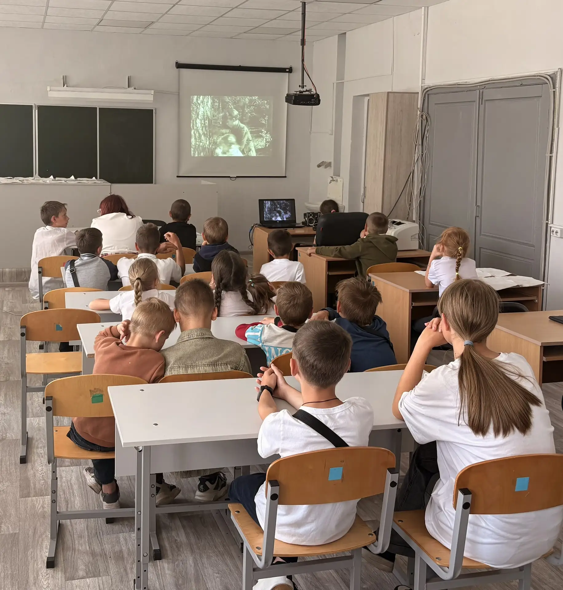 🎦Воспитанники пришкольного лагеря «Солнечная страна» погрузились в события Великой Отечественной во