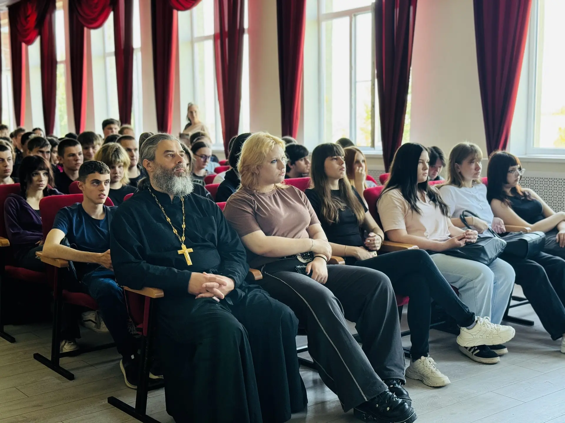 Студенты техникума обсудили правила духовной безопасности с отцом Дмитрием  🏛️Сегодня в нашем техник